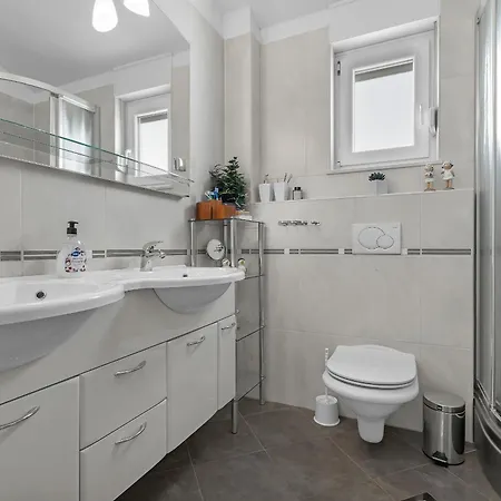 T&t Apartment Makarska